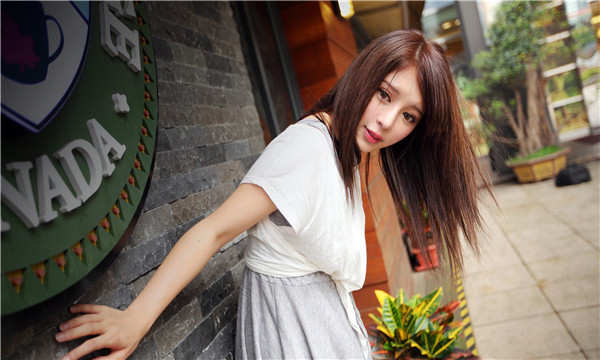 阿荣想找一个女性生孩子给报酬-｛找个女人生孩子多少钱｝